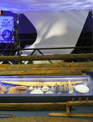 Upoksissa olleen Ester-veneen puuosia.